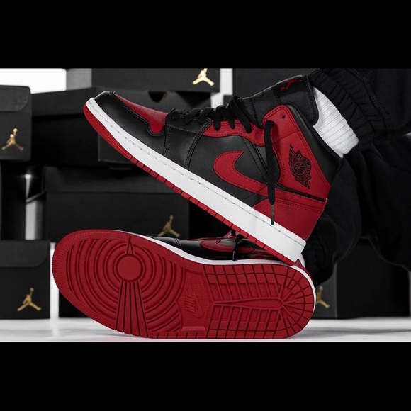 *SOLD* Nike Air Jordan 1 Mid - Banned - Picture 3 of 4